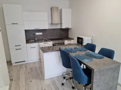 Na predaj 2-izbový byt, 61 m², Galanta, Hlavná