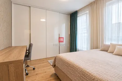 Na prenájom 2-izbový byt, 58 m², Bratislava-Nové Mesto, Tupého