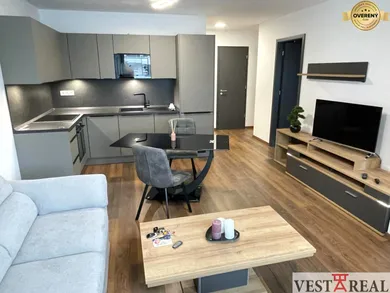 Na prenájom 2-izbový byt, 56 m², Trnava, Novomestská ulica