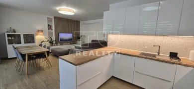 Na predaj 3-izbový byt, 89 m², Banská Bystrica