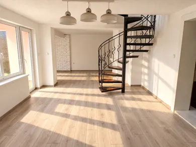 Na predaj 5-izbový dom, 190 m², Handlová, Pstruhárska