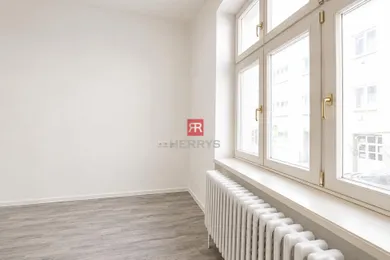 Na prenájom komerčné, 25 m², Bratislava-Staré Mesto, Grösslingová