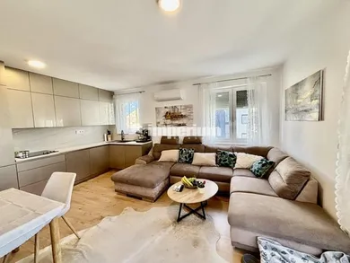 Na predaj 3-izbový byt, 70 m², -