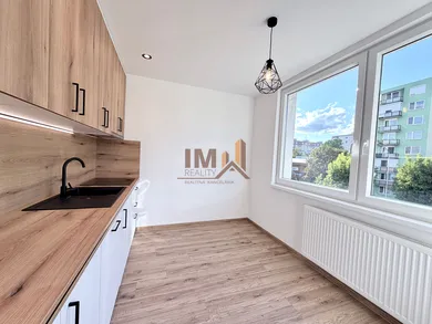 Na predaj 3-izbový byt, 86 m², Nové Zámky