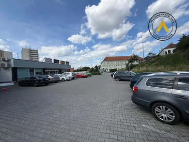 Na prenájom komerčné, 147 m², Hlohovec, Hollého
