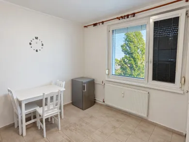 Na prenájom 1-izbový byt, 33 m², Komárno