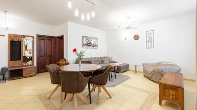 Na prenájom 3-izbový byt, 80 m², Bratislava-Petržalka, Šustekova
