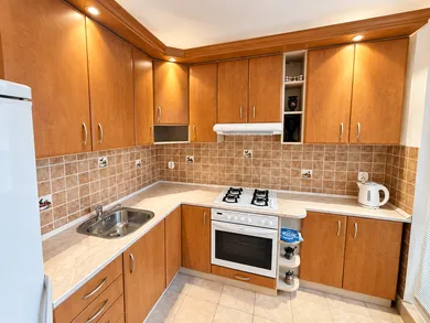Na prenájom 5-izbový byt, 90 m², Bratislava-Karlova Ves, Zohorská