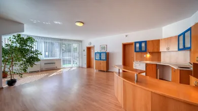 Na predaj 2-izbový byt, 71 m², Piešťany, Nálepkova