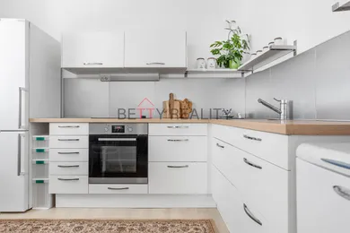 Na predaj 3-izbový byt, 68 m², Bratislava-Rača, Sadmelijská