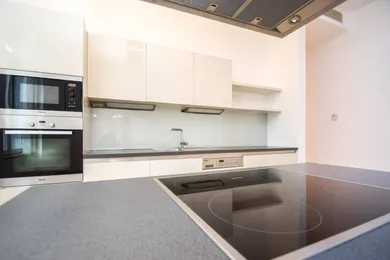 Na prenájom 3-izbový byt, 130 m², Bratislava-Staré Mesto, Hlboká cesta