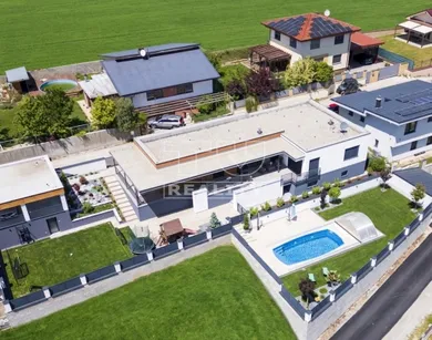 Domy na sprzedaż, Bitarová · €867 000