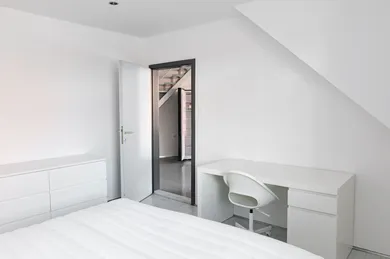 Na prenájom 4-izbový byt, 118 m², Bratislava-Staré Mesto, Mariánska