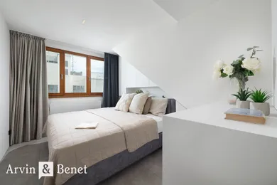 Na predaj 3-izbový byt, 108 m², Bratislava-Staré Mesto, Laurinská