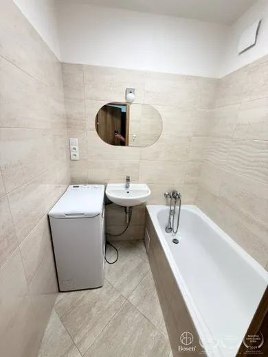 Na prenájom 2-izbový byt, 40 m², Bratislava-Dúbravka, Hanulova