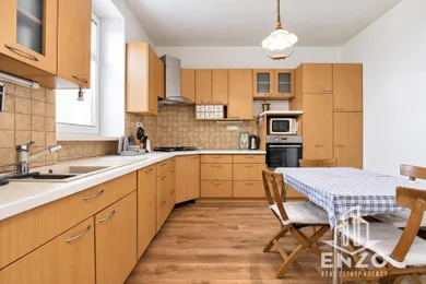 Na predaj 5-izbový dom, 171 m², Bratislava-Ružinov, Liptovská