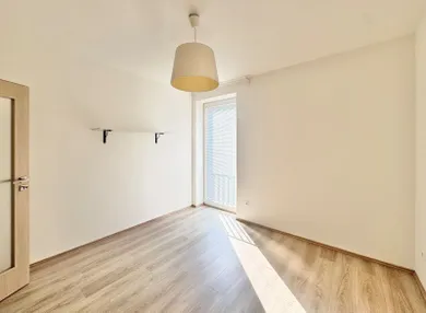 Na prenájom 3-izbový byt, 65 m², Dunajská Streda, Športová