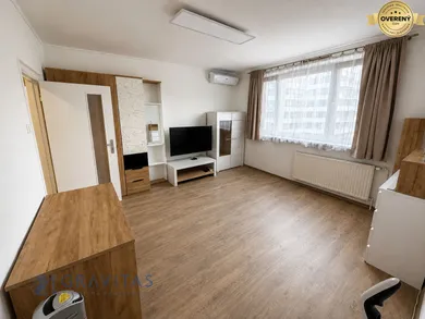 Mieszkania na wynajem, 2-pokojowe, Bratislava-Dúbravka · €650
