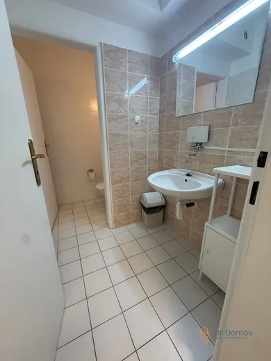 Na prenájom komerčné, 65 m², Bratislava-Dúbravka, Koprivnická