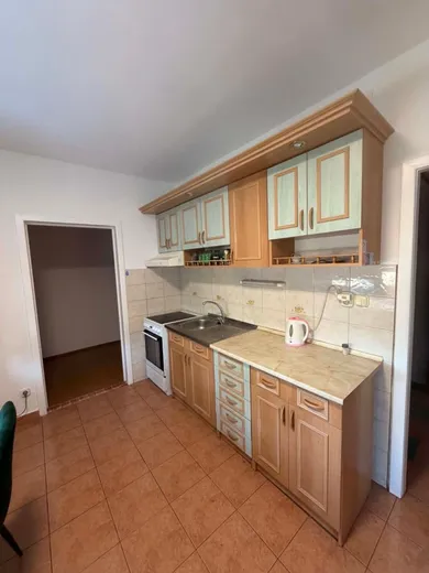 Mieszkania na wynajem, 3-pokojowe, Komárno · €650