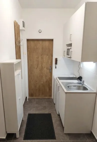 Na prenájom 1-izbový byt, 27 m², Bratislava-Rača, Pekná cesta