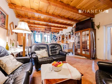 Na predaj 7-izbový dom, 240 m², Podhájska