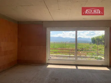 Na predaj 4-izbový dom, 130 m², Slovany, Slepá
