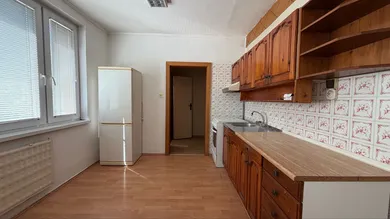 Na predaj 3-izbový byt, 72 m², Partizánske, Malinovského
