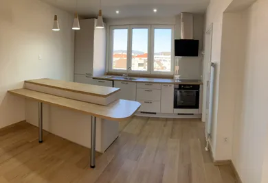 Mieszkania na wynajem, 3-pokojowe, Košice-Juh · €800