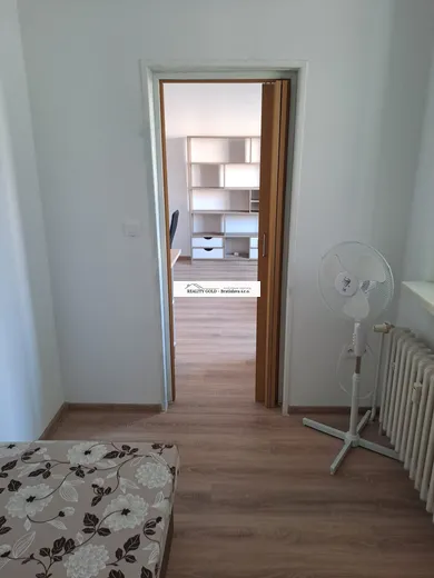 Na prenájom byt v Bratislava-Vrakuňa · €550 · Dokončené