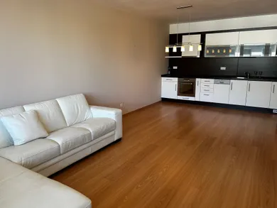Byty na prenájom 3-izbový, Bratislava-Ružinov · €1 000
