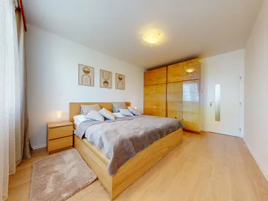 Na predaj 2-izbový byt, 65 m², Bratislava-Ružinov, Nezábudková