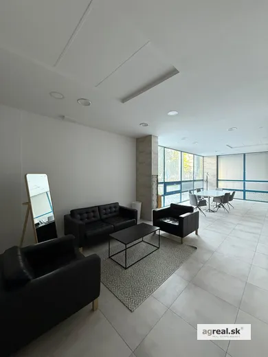 Kiadó kereskedelmi ingatlanok, Bratislava-Petržalka · €1350