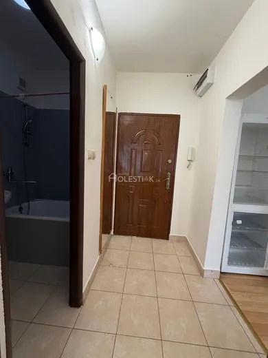 Na prenájom 2-izbový byt, 40 m², Čadca, Gočárova