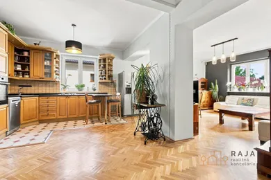 Houses for sale, 6-room in Šamorín · €499,500