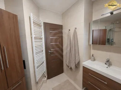 Na predaj 4-izbový byt, 90 m², Bratislava-Nové Mesto