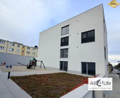 Na predaj komerčné, 152 m², Piešťany, Mojmírova