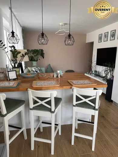 Na predaj 3-izbový byt, 73 m², Nová Baňa, Nábrežná