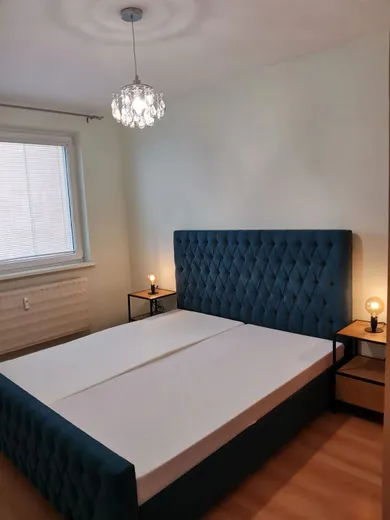 Na prenájom 3-izbový byt, 78 m², Bratislava-Nové Mesto, Rozvodná