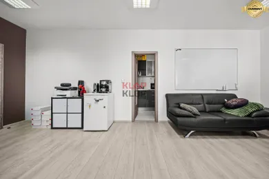 Na prenájom komerčné, 75 m², Bratislava-Petržalka, Bosákova