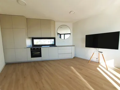 Na prenájom 2-izbový byt, 54 m², Bratislava-Ružinov, Tomášikova