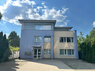 Na prenájom komerčné, 45 m², Bratislava-Ružinov, Strojnícka