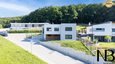 Domy na sprzedaż, 5-pokojowe, Trenčín · €575 000