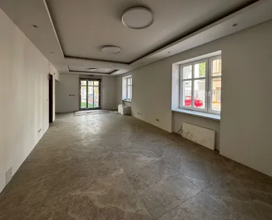Komerčné priestory na prenájom, Trenčín · €1 225