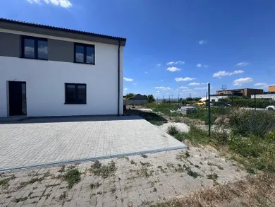 Domy na sprzedaż, 5-pokojowe, Štvrtok na Ostrove · €259 000