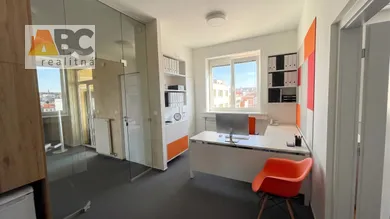 Na prenájom komerčné, 224 m², Zvolen, Námestie SNP