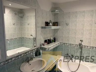 Na predaj 3-izbový byt, 70 m², Handlová, Mostná