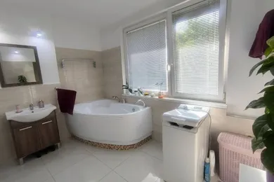 Na predaj 2-izbový byt, 63 m², Komárno, Klinčeková