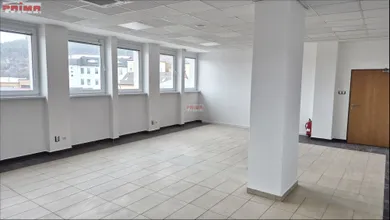 Lokale komercyjne na wynajem, Žilina · €782