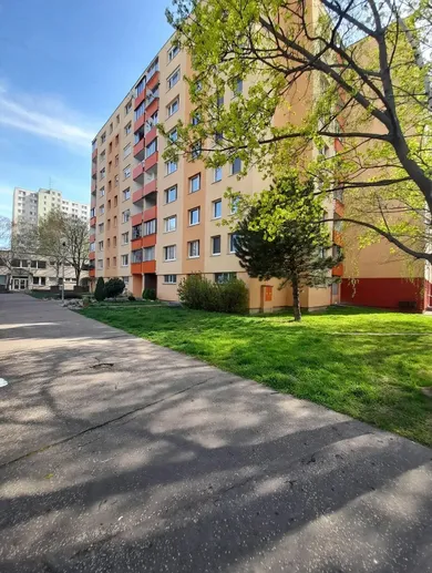 Byty na prenájom 2-izbový, Bratislava-Petržalka · €800
